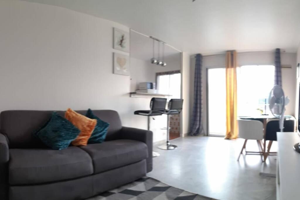 A 50 Metres De La Plage Et De La Promenade Des Anglais Appartement *